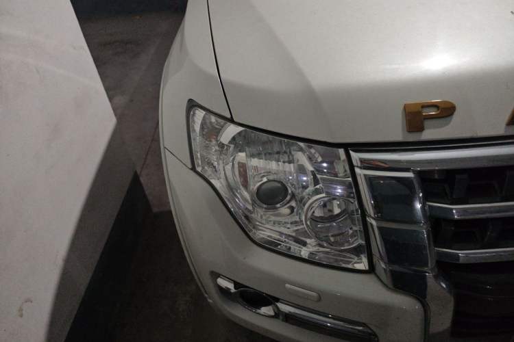 Used Mitsubishi Pajero 2016 3.0L Automatic Prestige Version China V Standard Right Front Headlight
