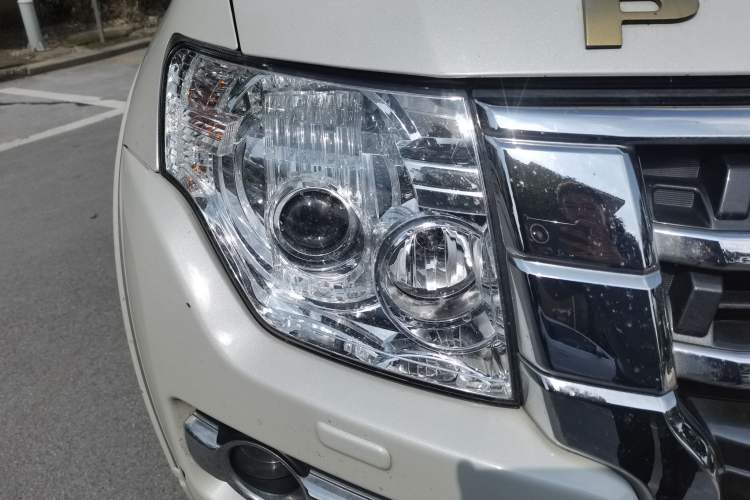 Used Mitsubishi Pajero 2016 3.0L Automatic Prestige Version China V Standard Right Front Headlight