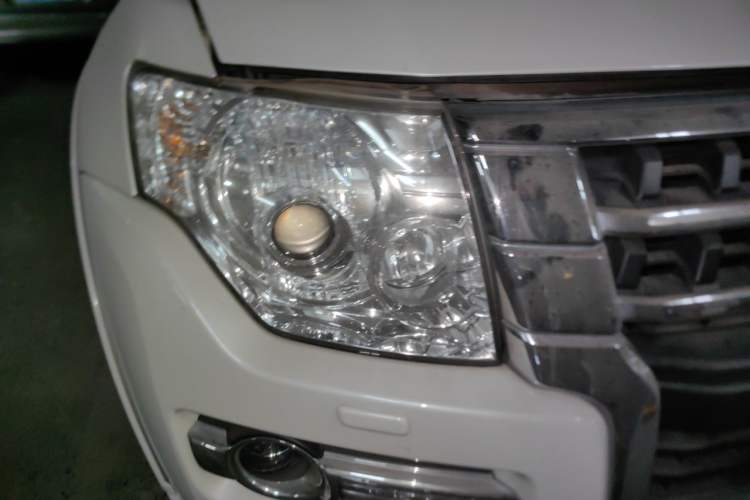 Used Mitsubishi Pajero 2016 3.0L Automatic Standard Version China V Standard Right Front Headlight