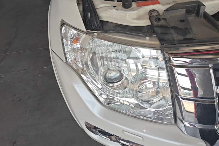 Used Mitsubishi Pajero 2016 3.0L Automatic Prestige Version China V Standard Right Front Headlight
