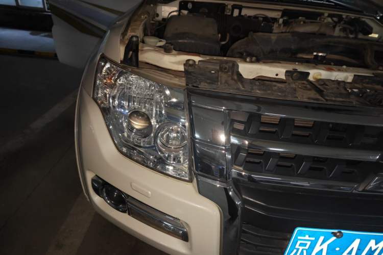 Used Mitsubishi Pajero 2016 3.0L Automatic Standard Version China V Standard Right Front Headlight