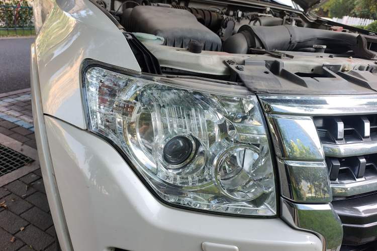 Used Mitsubishi Pajero 2016 3.0L Automatic Prestige Version China V Standard Right Front Headlight