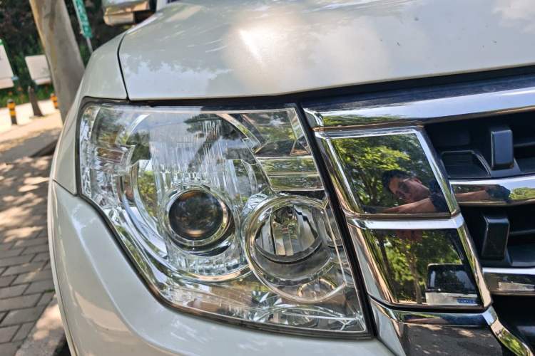 Used Mitsubishi Pajero 2016 3.0L Automatic Luxury Version China V Standard Right Front Headlight