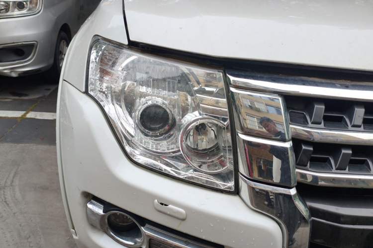 Used Mitsubishi Pajero 2016 3.0L Automatic Luxury Version China V Standard Right Front Headlight