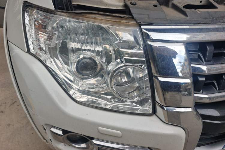 Used Mitsubishi Pajero 2016 3.0L Automatic Luxury Version China V Standard Right Front Headlight