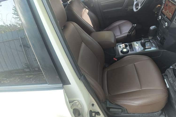 Used Mitsubishi Pajero 2016 3.0L Automatic Standard Version China V Standard Right Front Seat