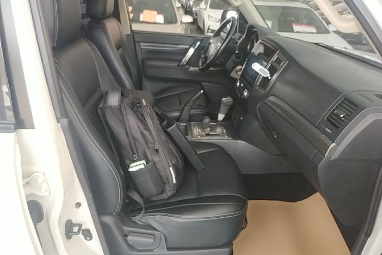Used Mitsubishi Pajero 2016 3.0L Automatic Standard Version China V Standard Right Front Seat
