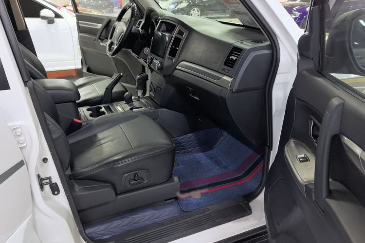 Used Mitsubishi Pajero 2016 3.0L Automatic Prestige Version China V Standard Right Front Seat