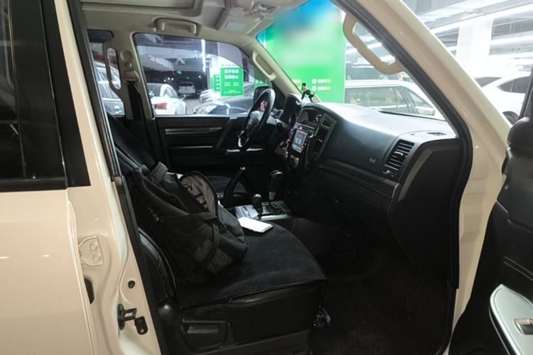 Used Mitsubishi Pajero 2016 3.0L Automatic Standard Version China IV Standard Right Front Seat
