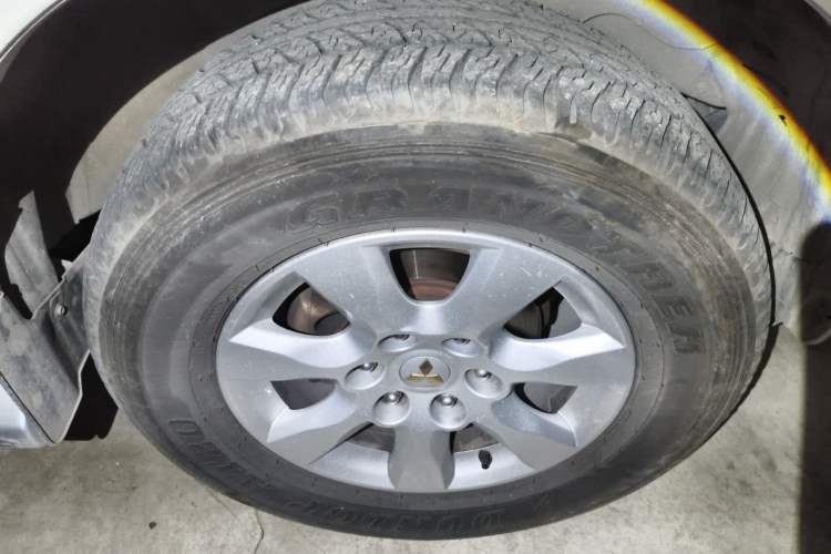 Used Mitsubishi Pajero 2016 3.0L Automatic Standard Version China V Standard Right Front Wheel Hub