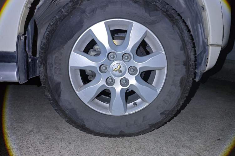 Used Mitsubishi Pajero 2016 3.0L Automatic Prestige Version China V Standard Right Front Wheel Hub