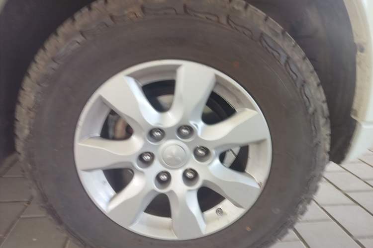 Used Mitsubishi Pajero 2016 3.0L Automatic Standard Version China IV Standard Right Front Wheel Hub