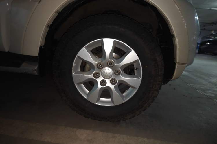 Used Mitsubishi Pajero 2016 3.0L Automatic Standard Version China V Standard Right Front Wheel Hub