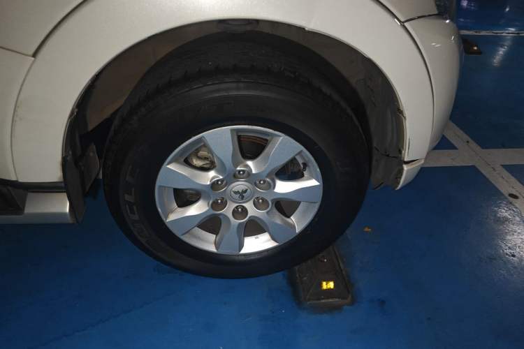 Used Mitsubishi Pajero 2016 3.0L Automatic Prestige Version China IV Standard Right Front Wheel Hub