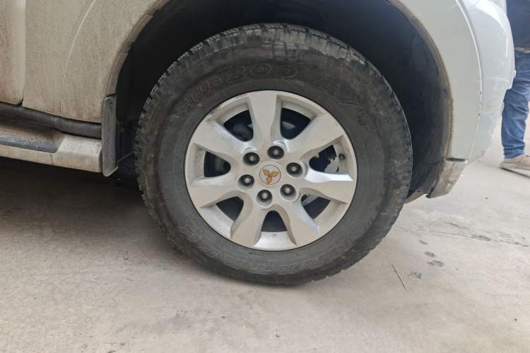 Used Mitsubishi Pajero 2016 3.0L Automatic Luxury Version China V Standard Right Front Wheel Hub