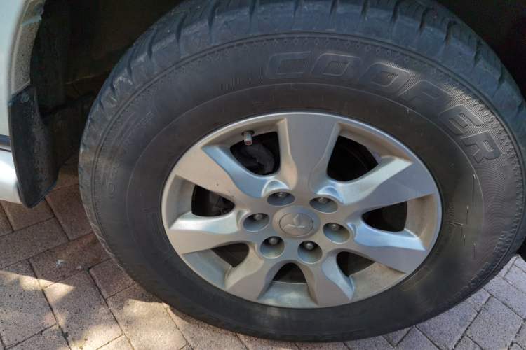 Used Mitsubishi Pajero 2016 3.0L Automatic Standard Version China V Standard Right Front Wheel Hub