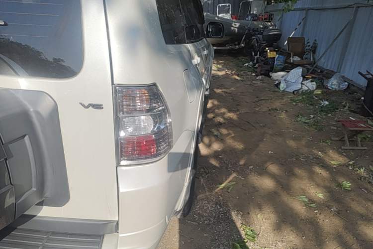 Used Mitsubishi Pajero 2016 3.0L Automatic Standard Version China V Standard Right Rear Taillight