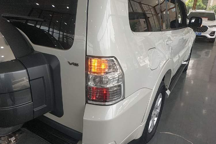 Used Mitsubishi Pajero 2016 3.0L Automatic Standard Version China V Standard Right Rear Taillight