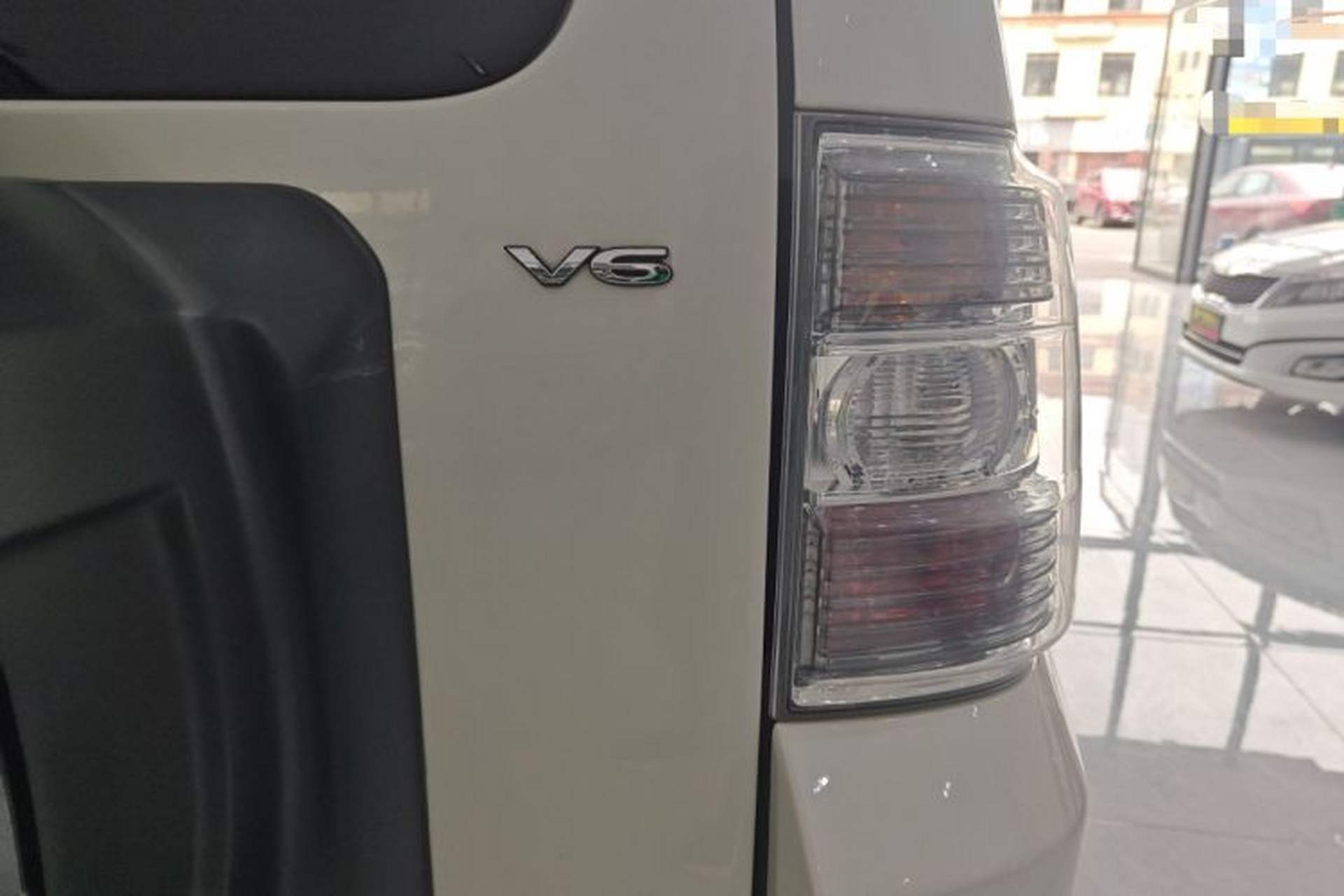 Used Mitsubishi Pajero 2016 3.0L Automatic Luxury Version China V Standard Right Rear Taillight