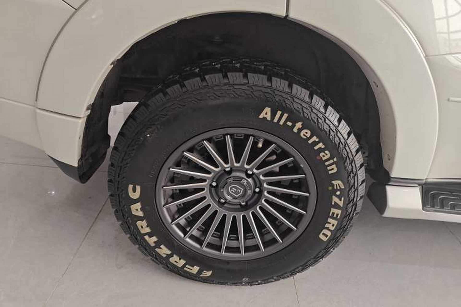 Used Mitsubishi Pajero 2016 3.0L Automatic Luxury Version China V Standard Right Rear Wheel Hub