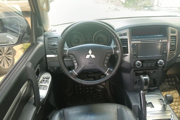 Used Mitsubishi Pajero 2016 3.0L Automatic Luxury Edition China IV Steering Wheel