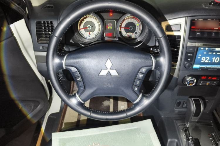 Used Mitsubishi Pajero 2016 3.0L Automatic Standard Version China V Standard Steering Wheel