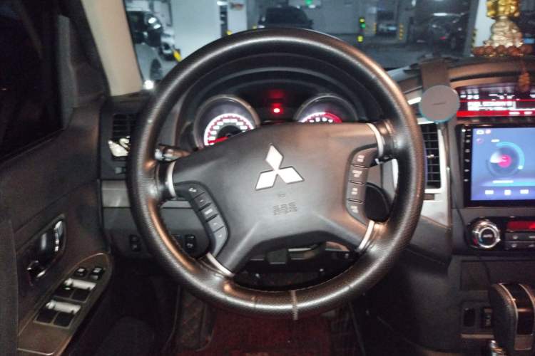 Used Mitsubishi Pajero 2016 3.0L Automatic Standard Version China V Standard Steering Wheel
