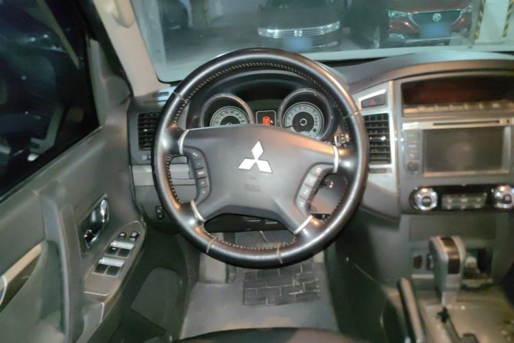 Used Mitsubishi Pajero 2016 3.0L Automatic Standard Version China V Standard Steering Wheel