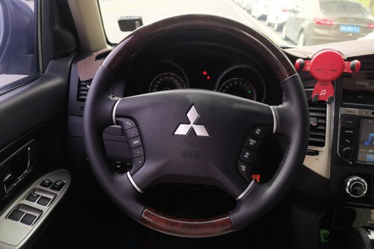 Used Mitsubishi Pajero 2016 3.0L Automatic Standard Version China V Standard Steering Wheel