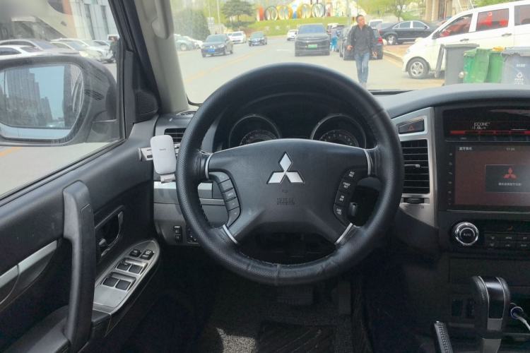 Used Mitsubishi Pajero 2016 3.0L Automatic Standard Version China V Standard Steering Wheel