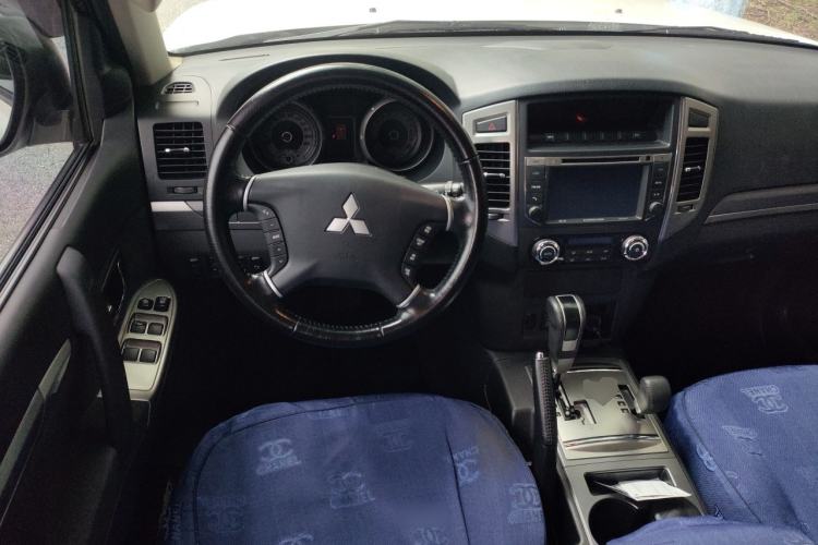 Used Mitsubishi Pajero 2016 3.0L Automatic Standard Version China V Standard Steering Wheel