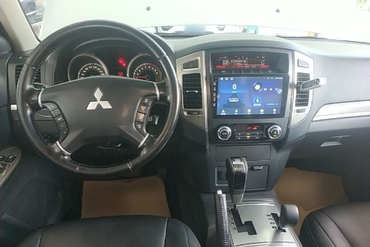 Used Mitsubishi Pajero 2016 3.0L Automatic Standard Version China V Standard Steering Wheel