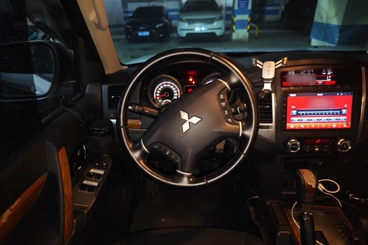 Used Mitsubishi Pajero 2016 3.0L Automatic Standard Version China V Standard Steering Wheel