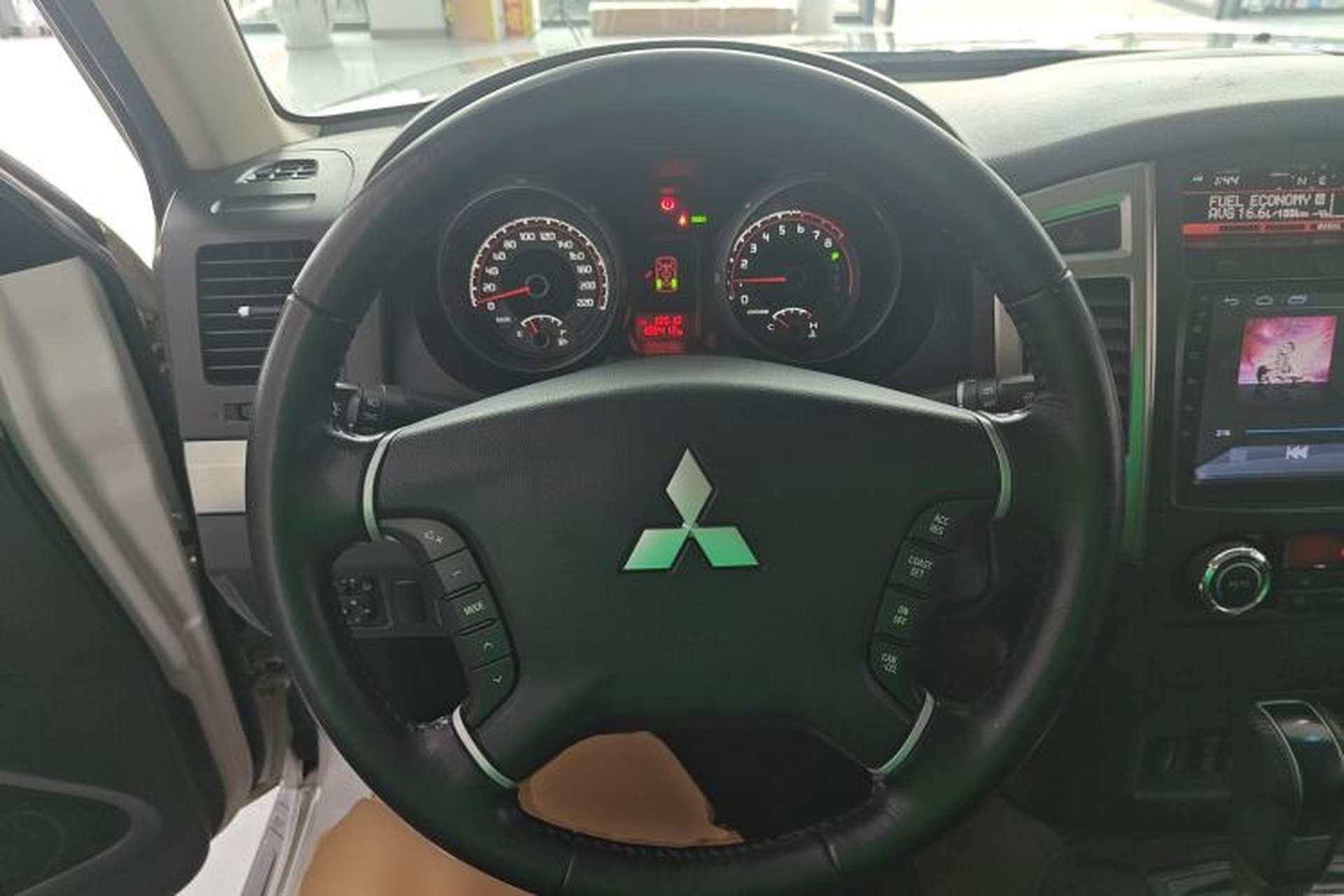 Used Mitsubishi Pajero 2016 3.0L Automatic Luxury Version China V Standard Steering Wheel