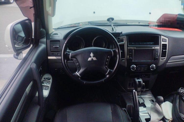 Used Mitsubishi Pajero 2016 3.0L Automatic Standard Version China V Standard Steering Wheel