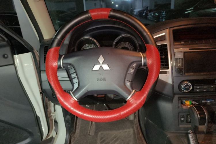 Used Mitsubishi Pajero 2016 3.0L Automatic Prestige Version China V Standard Steering Wheel