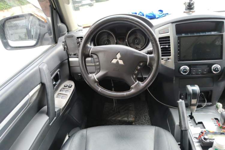 Used Mitsubishi Pajero 2016 3.0L Automatic Prestige Version China V Standard Steering Wheel