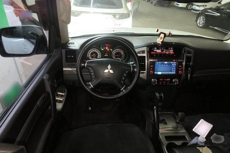 Used Mitsubishi Pajero 2016 3.0L Automatic Standard Version China IV Standard Steering Wheel