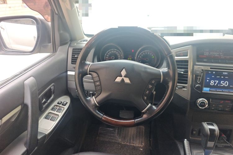 Used Mitsubishi Pajero 2016 3.0L Automatic Luxury Version China V Standard Steering Wheel