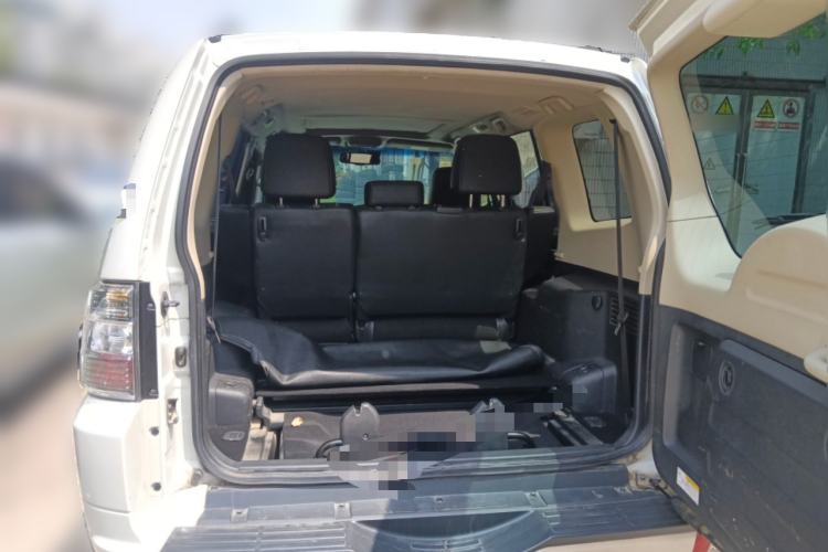 Used Mitsubishi Pajero 2016 3.0L Automatic Luxury Edition China IV Trunk
