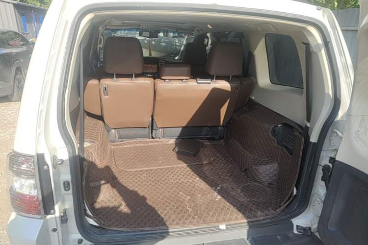 Used Mitsubishi Pajero 2016 3.0L Automatic Standard Version China V Standard Trunk