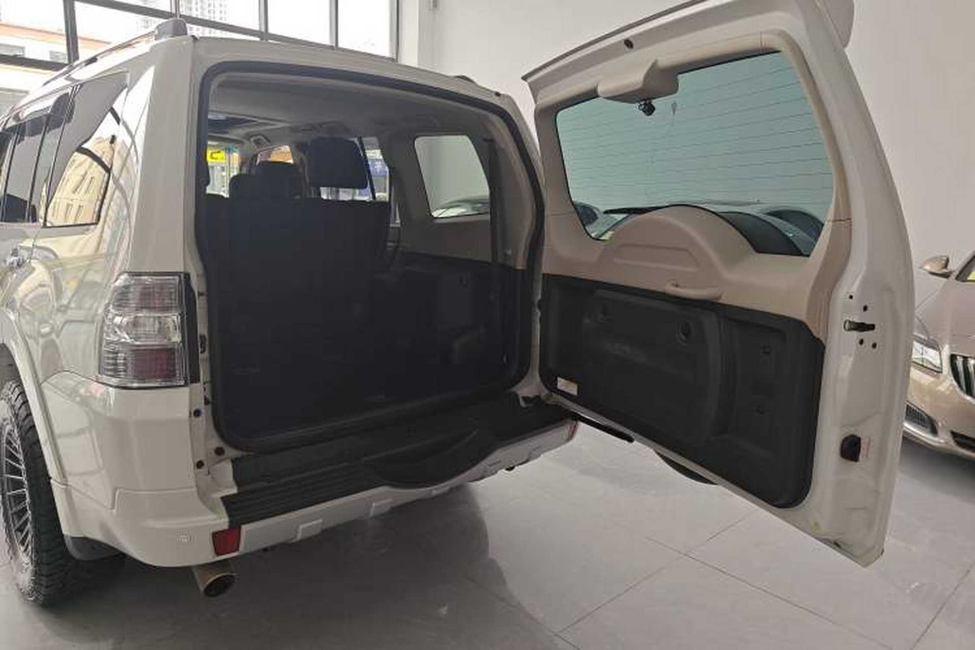 Used Mitsubishi Pajero 2016 3.0L Automatic Luxury Version China V Standard Trunk