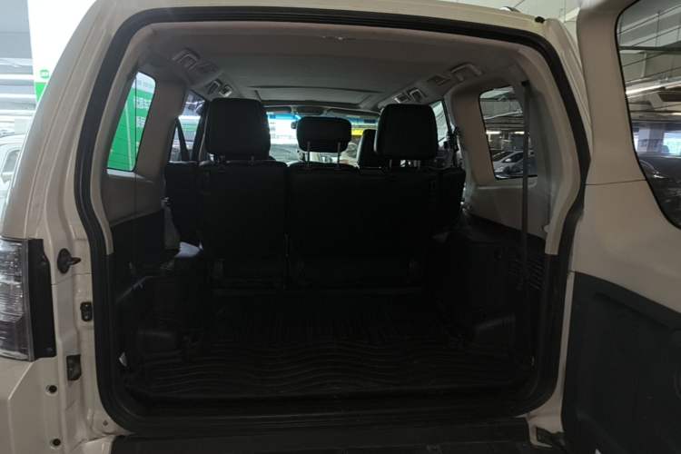Used Mitsubishi Pajero 2016 3.0L Automatic Standard Version China IV Standard Trunk