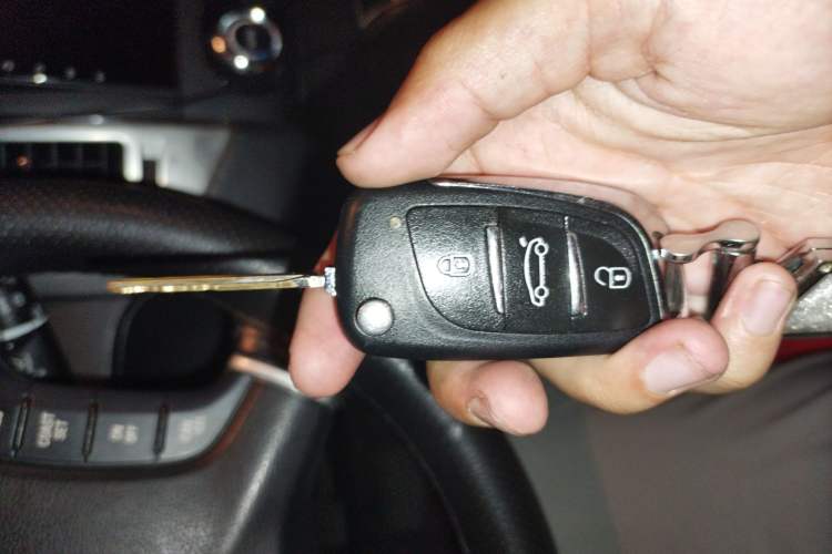 Used Mitsubishi Pajero 2016 3.0L Automatic Standard Version China V Standard Vehicle Key