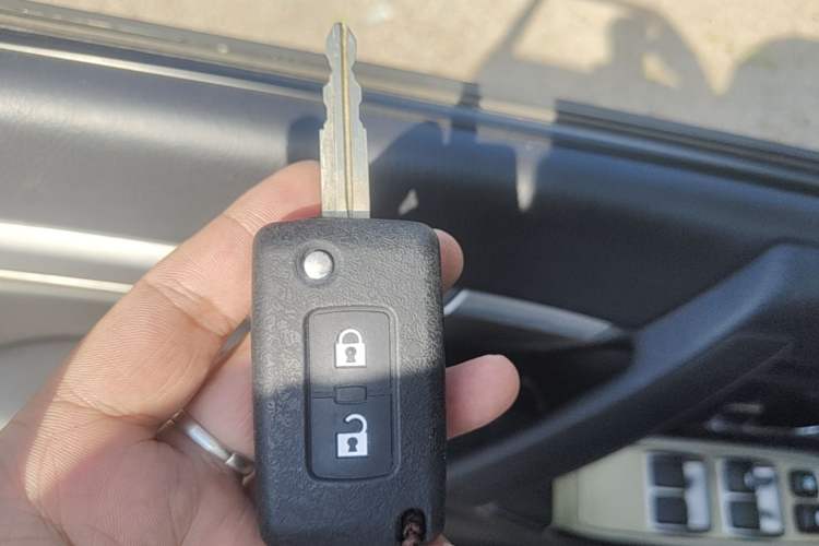 Used Mitsubishi Pajero 2016 3.0L Automatic Standard Version China V Standard Vehicle Key