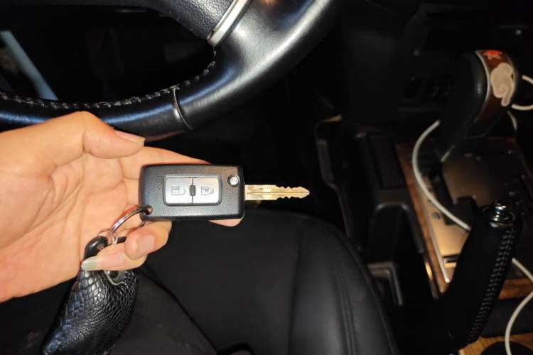 Used Mitsubishi Pajero 2016 3.0L Automatic Standard Version China V Standard Vehicle Key