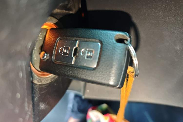 Used Mitsubishi Pajero 2016 3.0L Automatic Luxury Version China V Standard Vehicle Key