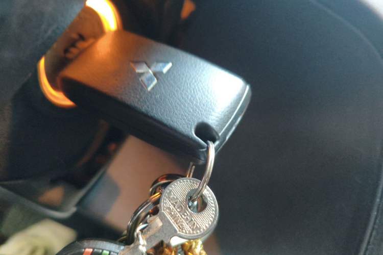 Used Mitsubishi Pajero 2016 3.0L Automatic Luxury Version China V Standard Vehicle Key