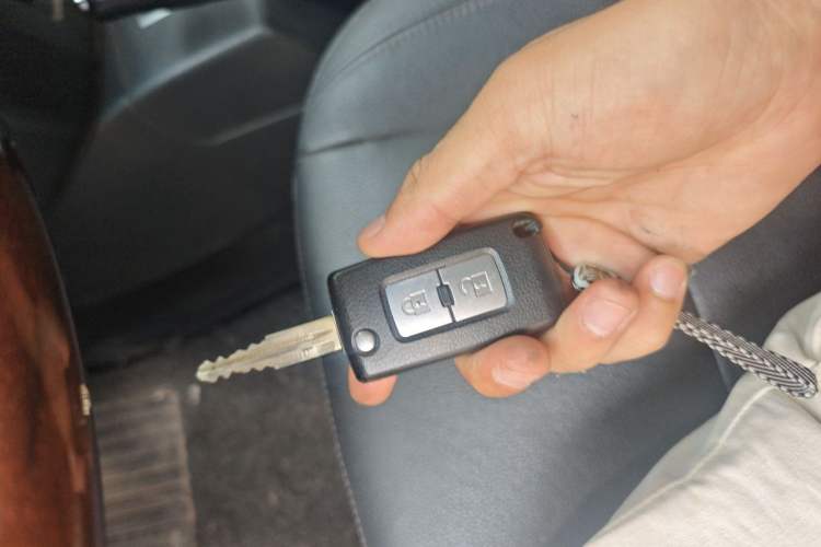 Used Mitsubishi Pajero 2016 3.0L Automatic Luxury Version China V Standard Vehicle Key