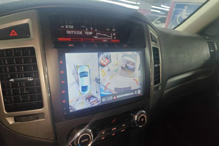 Used Mitsubishi Pajero 2016 3.0L Automatic Standard Version China V Standard Audio And AC Panel